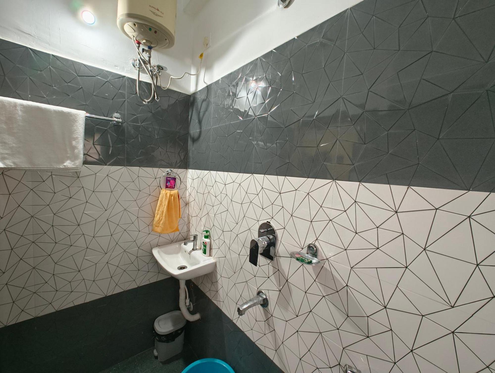 Anjali Homestay - 10 Mins From Airport 西里古里 外观 照片