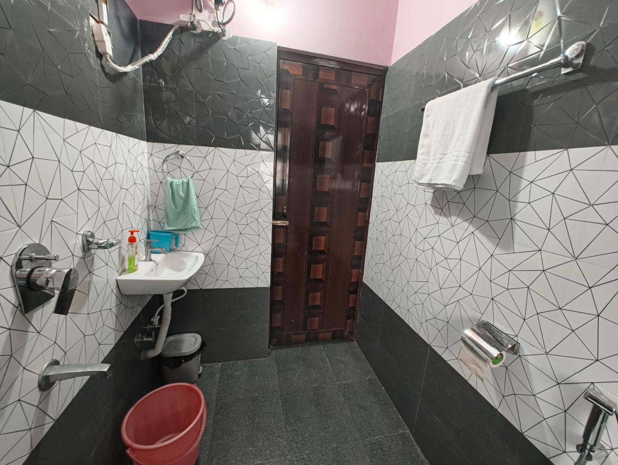 Anjali Homestay - 10 Mins From Airport 西里古里 外观 照片